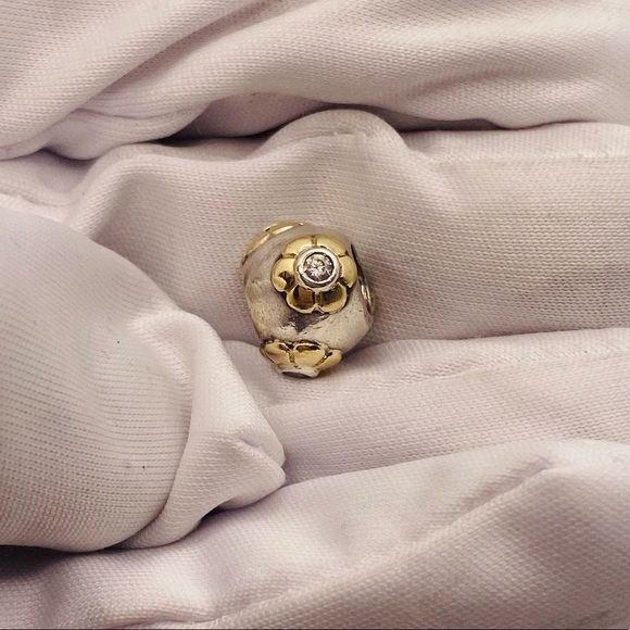 EUC Pandora Q790207CZ Sterling Silver & 14k Gold Raised Flower w/ Clear CZ Charm - Picture 4 of 11